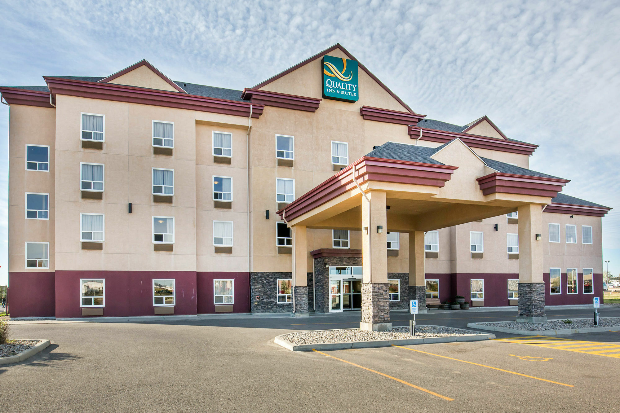 Quality Inn & Suites Lethbridge Exterior photo